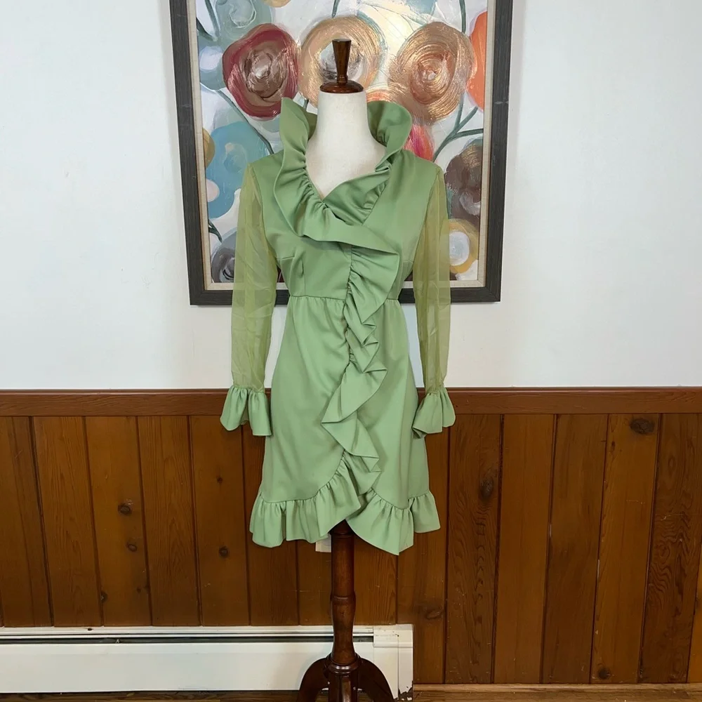 Adorable Vintage 1970s Green Ruffle Mini Dress! - Picture 2 of 6